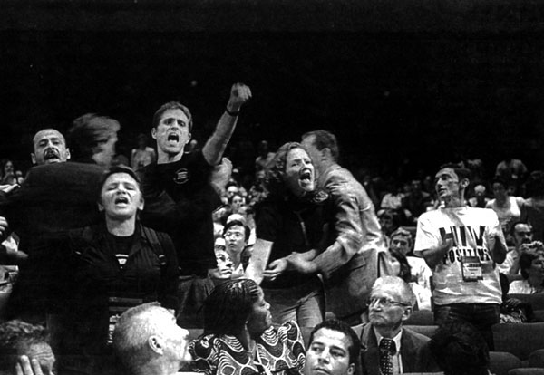 Mercredi 16 juillet, l'après-midi - Interruption du discours de Chirac