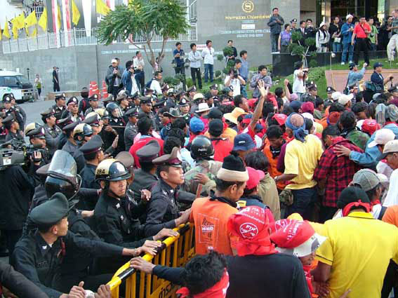 10 janvier : Rassemblement devant l'hôtel sheraton, lieu des négociations