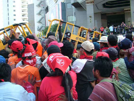 10 janvier : Rassemblement devant l'hôtel sheraton, lieu des négociations