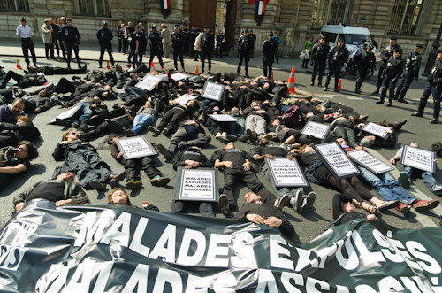 web-Aides-ActUp-Malades-Etrangers-20110503-A000240-by-william-hamon.jpg