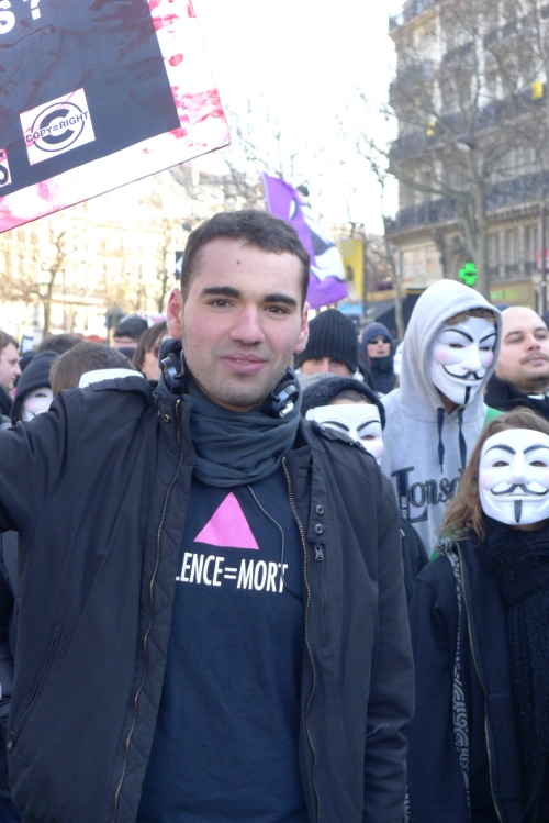 Act Up à la manifestation contre ACTA 3